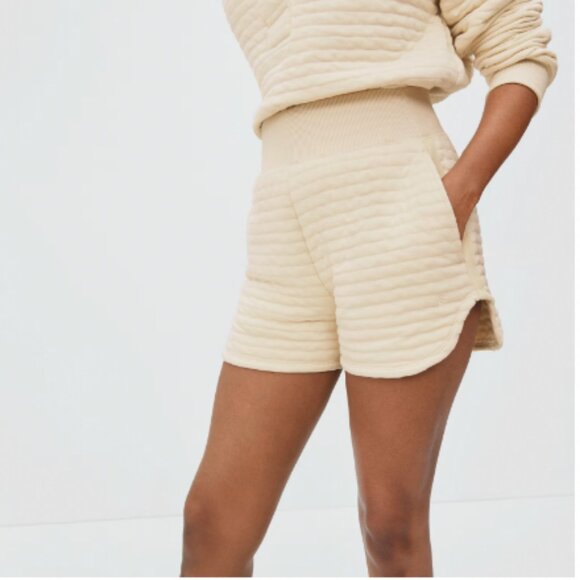 Everlane Quilted Cream Women's Shorts Sz Medium New With Tags - Picture 1 of 2
